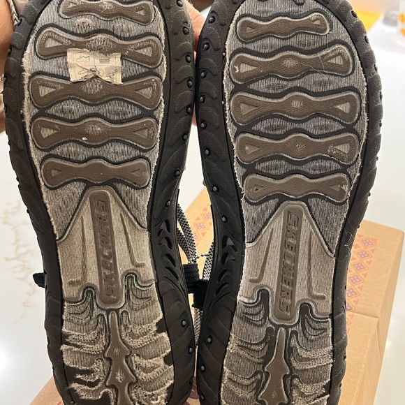 Women’s Skechers Reggae Irie Mon Sandals. Size 6. Black/white. Like new - Picture 3 of 3